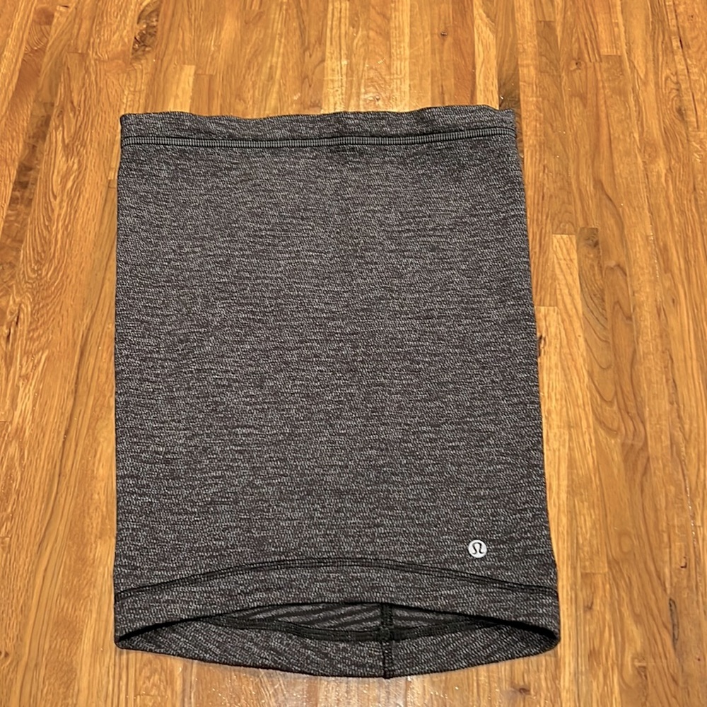 Lululemon neck warmer. Never worn